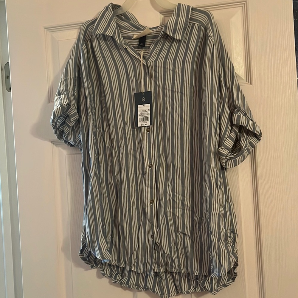 X-Large denim blue and white striped, Universal Threads button-up top